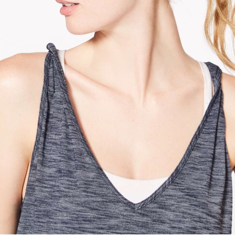 LULULEMON do the twist tank